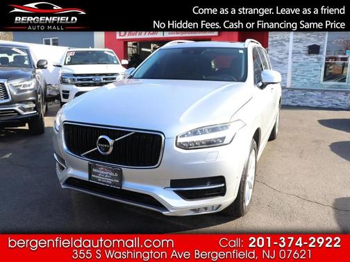 2016 Volvo XC90 T6 Momentum