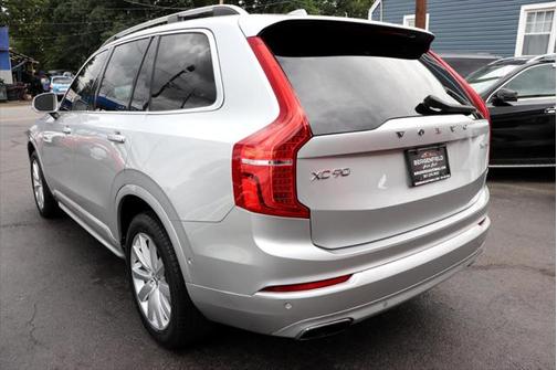 2016 Volvo XC90 T6 Momentum