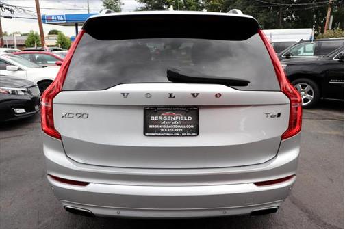 2016 Volvo XC90 T6 Momentum