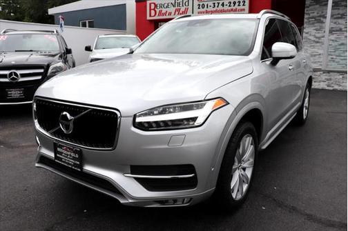 2016 Volvo XC90 T6 Momentum