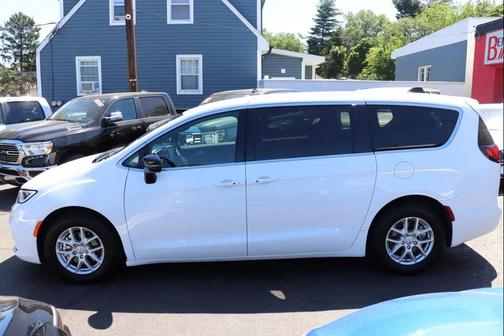 Bright White Clearcoat 2026 Chrysler Pacifica L