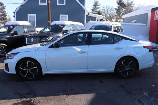 2023 Nissan Altima SR FWD