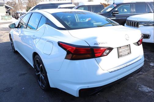 2023 Nissan Altima SR FWD