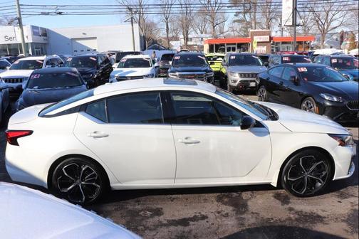 2023 Nissan Altima SR FWD