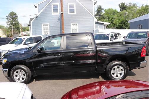Diamond Black Crystal Pearlcoat 2024 RAM 1500 Laramie