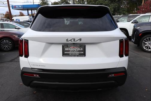 2023 Kia Sorento LX