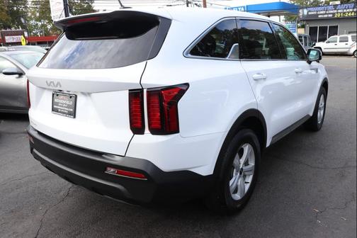 2023 Kia Sorento LX