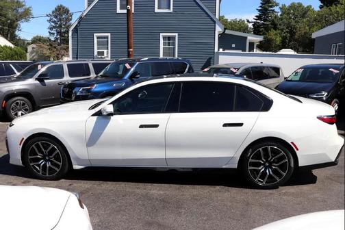 2023 BMW 740 i