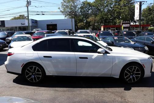 2023 BMW 740 i