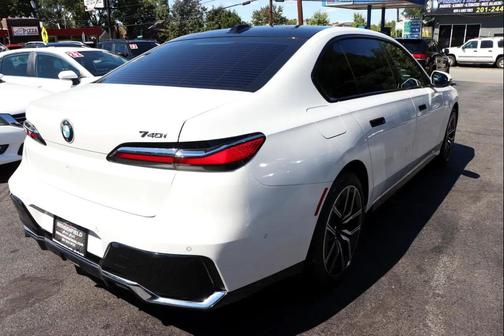 2023 BMW 740 i