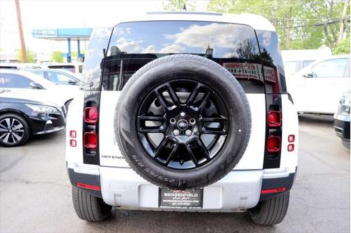 2025 Land Rover Defender 110 P300