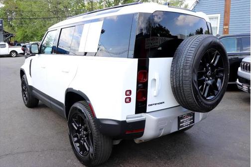 2025 Land Rover Defender 110 P300
