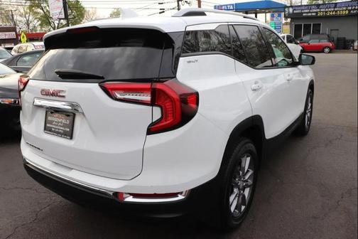 White 2023 GMC Terrain SLT