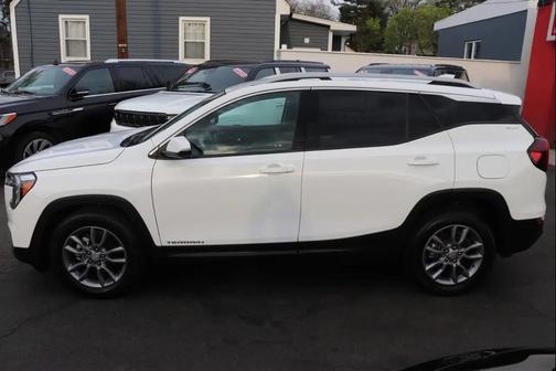 White 2023 GMC Terrain SLT