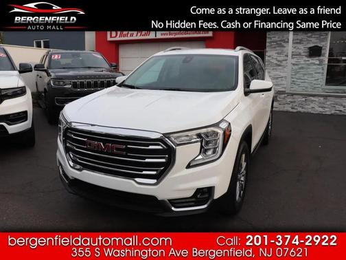 White 2023 GMC Terrain SLT