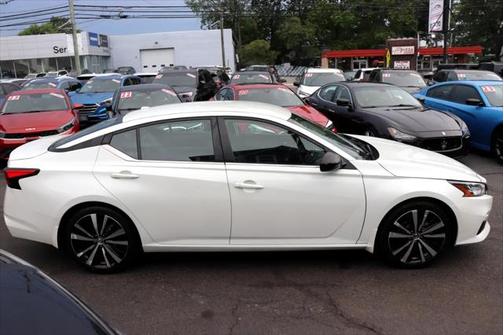 2022 Nissan Altima SR FWD