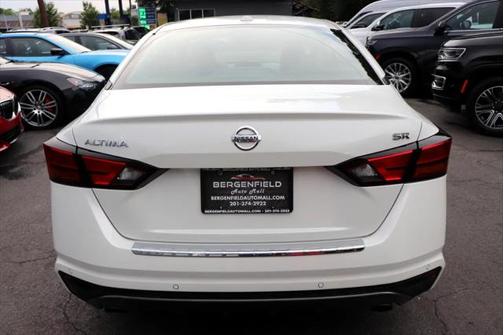 2022 Nissan Altima SR FWD