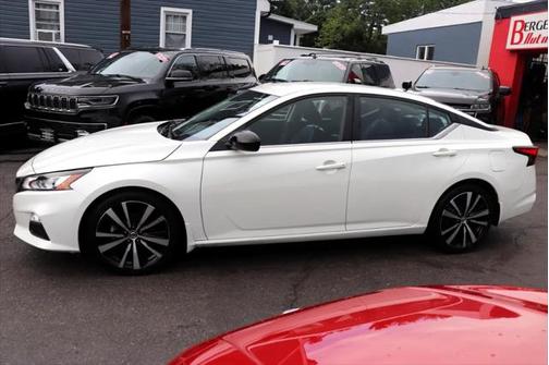 2022 Nissan Altima SR FWD