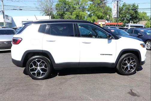 Bright White Clearcoat 2024 Jeep Compass Limited