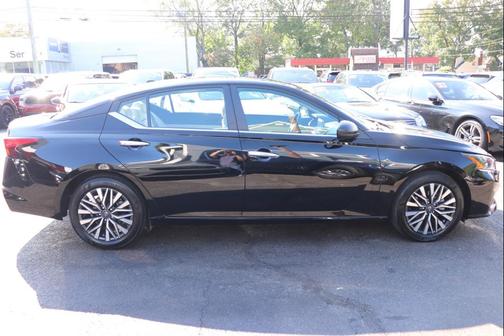 2025 Nissan Altima SV FWD