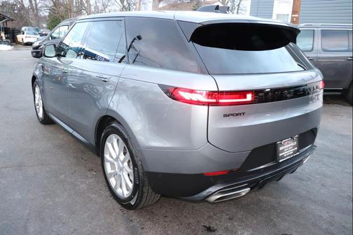2025 Land Rover Range Rover Sport SE