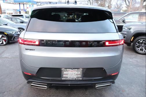2025 Land Rover Range Rover Sport SE