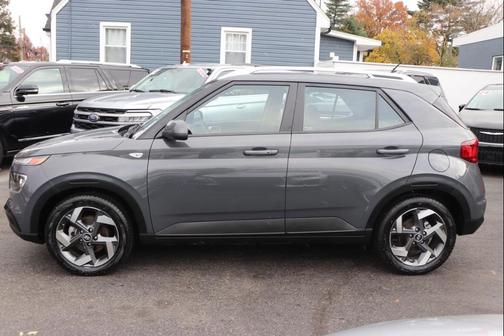 2024 Hyundai VENUE SEL