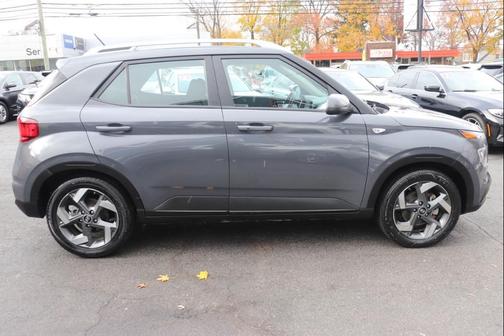 2024 Hyundai VENUE SEL