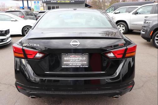 Super Black 2024 Nissan Altima SR FWD