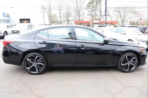 Super Black 2024 Nissan Altima SR FWD