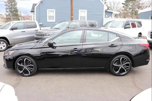 Super Black 2024 Nissan Altima SR FWD