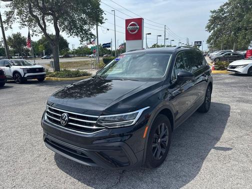 Deep Black Pearl 2024 Volkswagen Tiguan 2.0T SE 4MOTION