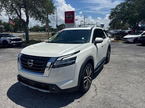 Pearl White Tricoat 2023 Nissan Pathfinder Platinum 4WD