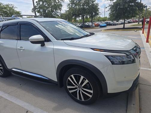 Pearl White Tricoat 2023 Nissan Pathfinder Platinum 4WD