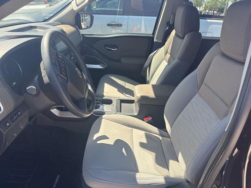 Super Black 2022 Nissan Frontier SV