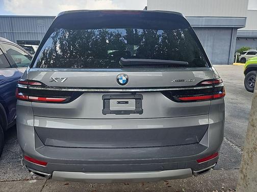 Skyscraper Grey Metallic 2024 BMW X7 xDrive40i