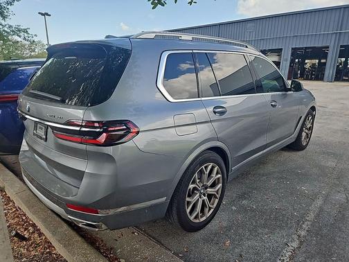 Skyscraper Grey Metallic 2024 BMW X7 xDrive40i