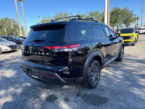 2024 Nissan Pathfinder SV FWD