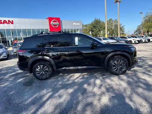 2024 Nissan Pathfinder SV FWD