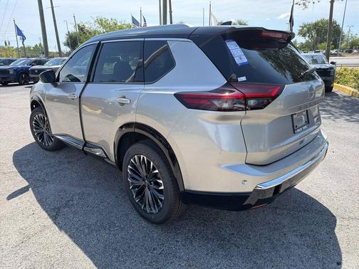 Champagne Silver/Black 2026 Nissan Rogue Platinum
