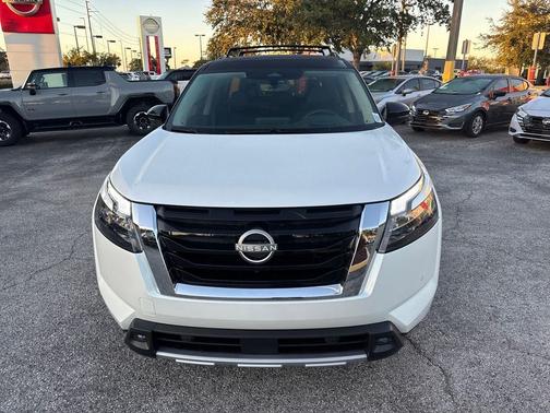 2025 Nissan Pathfinder Platinum FWD