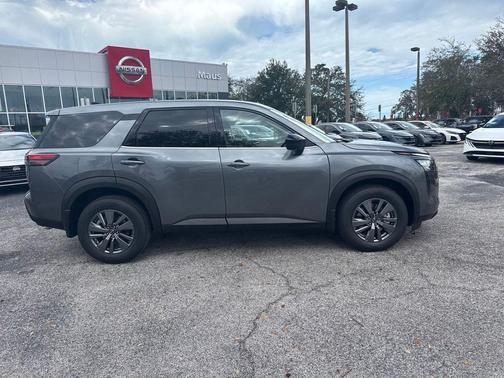 2026 Nissan Pathfinder S