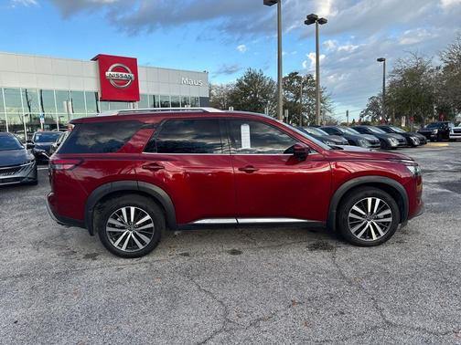 2022 Nissan Pathfinder Platinum 4WD