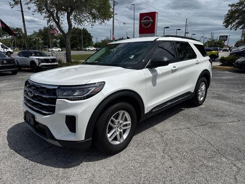 Star White Metallic Tri-Coat 2025 Ford Explorer Active