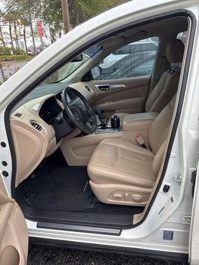 2017 Nissan Pathfinder SL