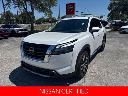 Everest White Pearl Tricoat 2025 Nissan Pathfinder Platinum FWD