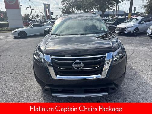 2025 Nissan Pathfinder Platinum FWD