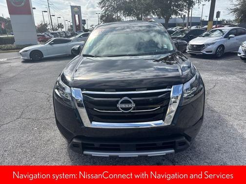 2025 Nissan Pathfinder Platinum FWD