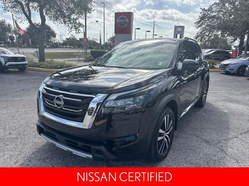 2025 Nissan Pathfinder Platinum FWD