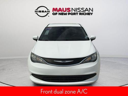 Bright White Clearcoat 2019 Chrysler Pacifica LX
